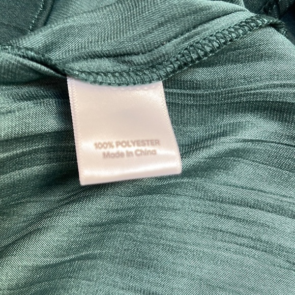 EVEREVE Roan & Ryan Kylee Satin Ruffle Blouse Green XS NWT - Picture 10 of 10